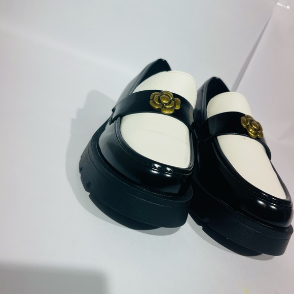 Elegant Black and White Loafers - Picture 7 of 13